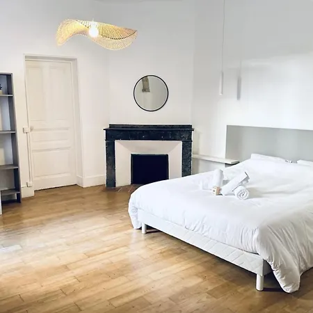 Quiet Cocoon In The Downtown Apartment *